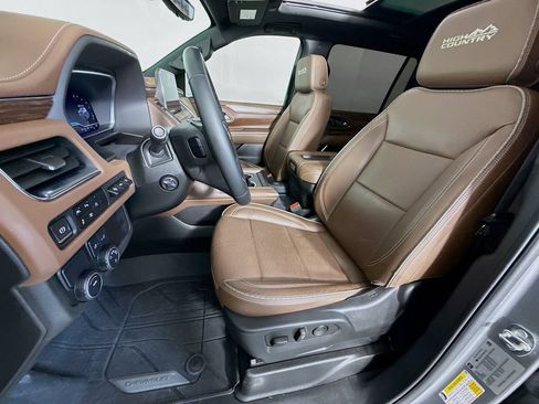 Used 2023 Chevrolet Suburban High Country w/ Premium Package 2 RWD image 21