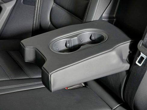 New 2026 Porsche Macan Turbo image 35