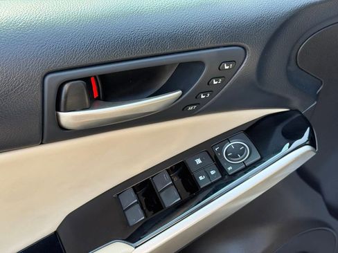 Used 2019 Lexus IS 300 w/ Premium Package image 22