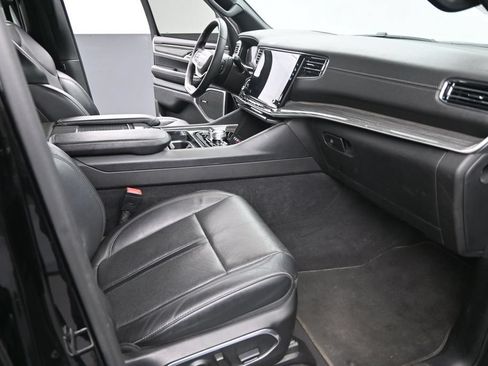 Used 2022 Jeep Wagoneer Series III w/ Flexible Seating Group AWD/4WD image 23