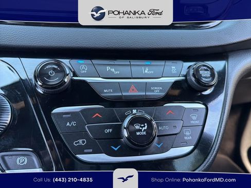 Used 2025 Chrysler Pacifica Select FWD image 11