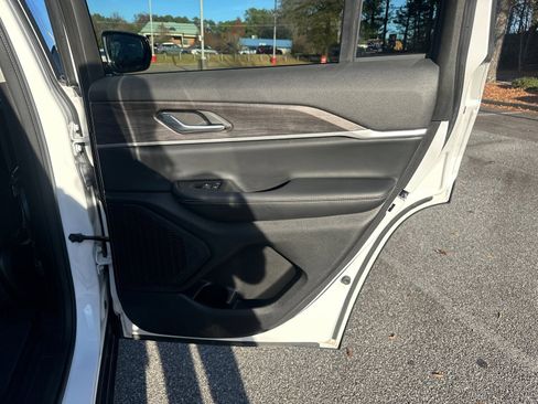 Used 2023 Jeep Grand Cherokee Limited image 20