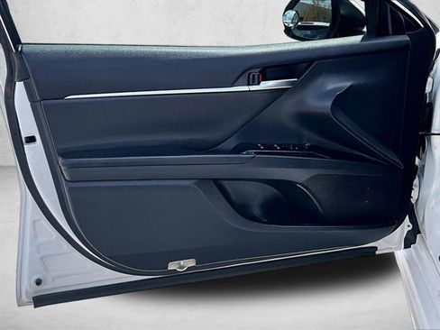 Used 2018 Toyota Camry SE image 14