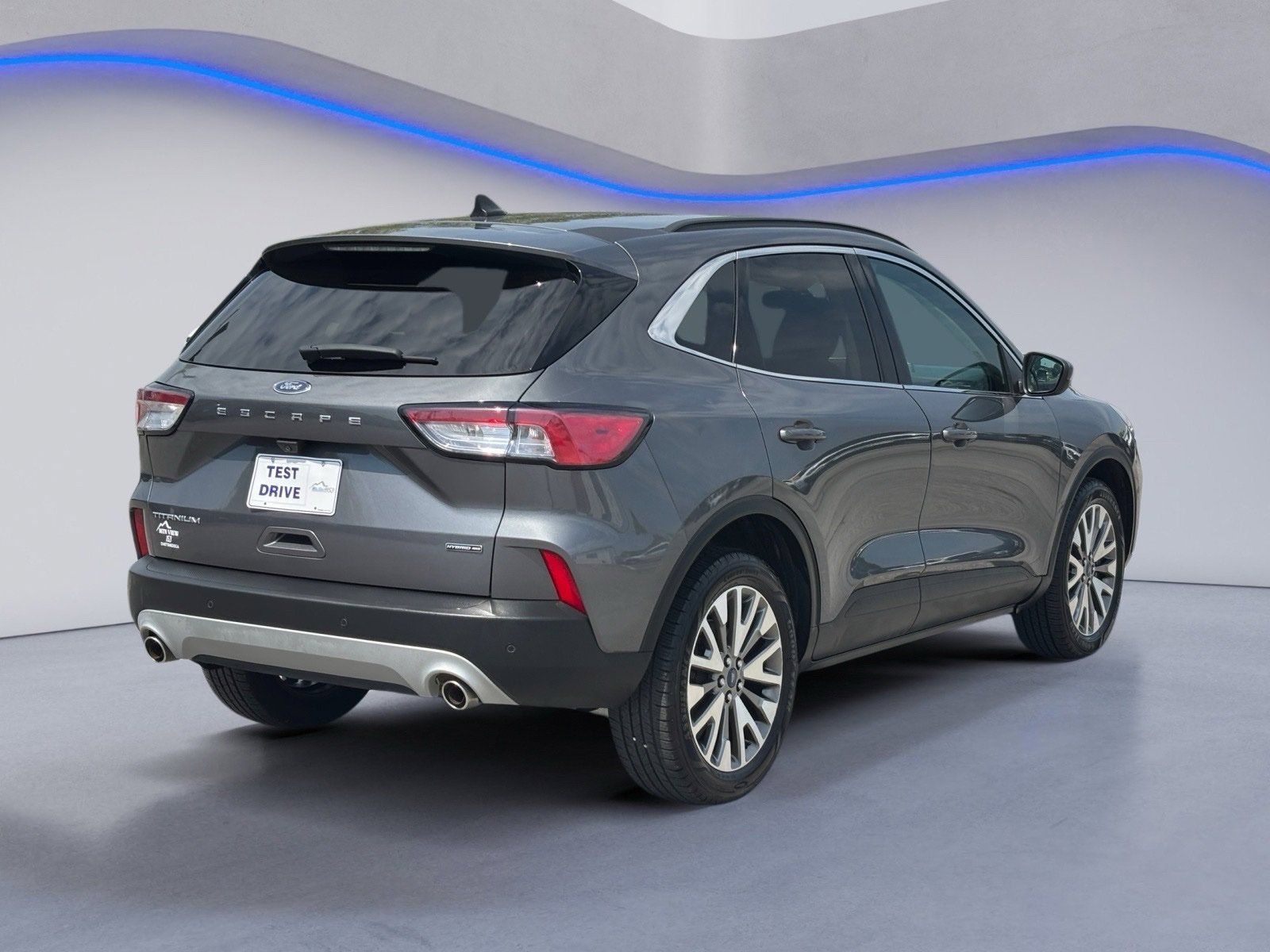 Used 2022 Ford Escape Titanium AWD/4WD image 3