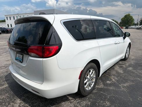 Used 2023 Chrysler Voyager LX FWD image 3