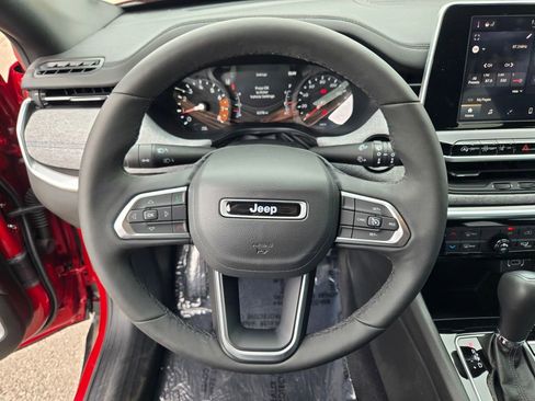 Used 2025 Jeep Compass Latitude AWD/4WD image 40