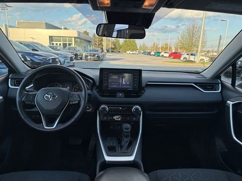 Used 2021 Toyota RAV4 XLE w/ Convenience Package AWD/4WD image 4