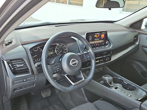 Used 2022 Nissan Rogue SV image 10