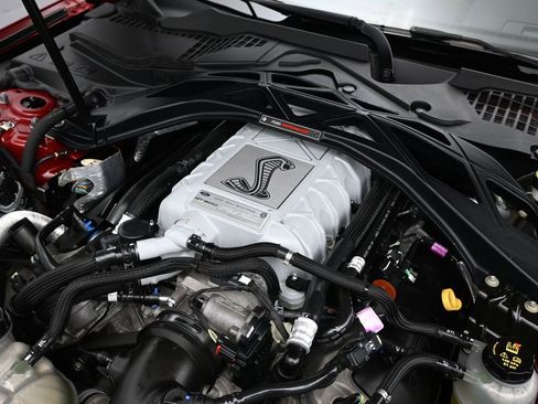 Used 2021 Ford Mustang Shelby GT500 w/ Carbon Fiber Track Pack image 25