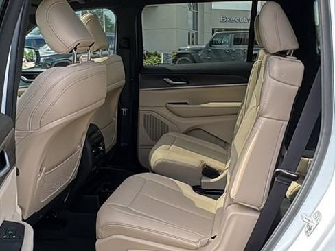 Used 2023 Jeep Grand Cherokee L Limited AWD/4WD image 23