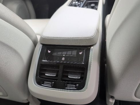 Used 2023 Volvo XC90 B6 Plus w/ Protection Package Premier image 17