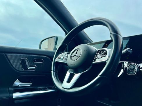 Certified 2021 Mercedes-Benz GLA 250 4MATIC image 9