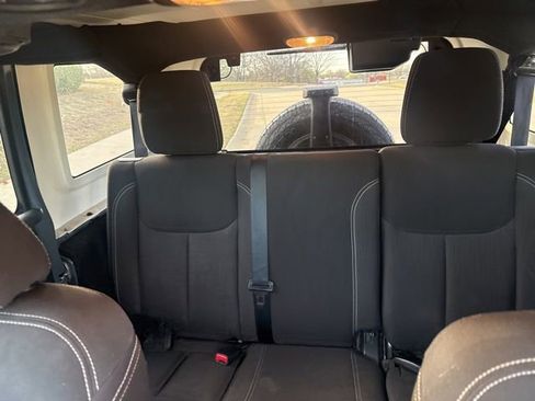 Used 2015 Jeep Wrangler Unlimited Sahara w/ Connectivity Group image 10