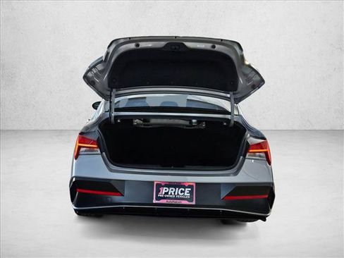 Used 2025 Hyundai Elantra Limited FWD image 6