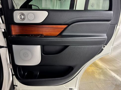 Used 2019 Lincoln Navigator Reserve AWD/4WD image 16