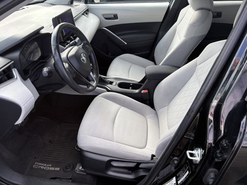 Certified 2023 Toyota Corolla Cross LE AWD/4WD image 3
