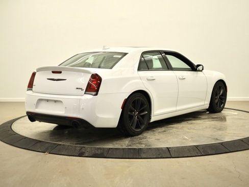 Used 2023 Chrysler 300 C image 3