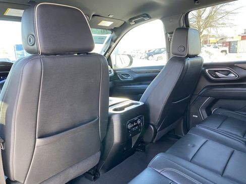 Used 2024 Chevrolet Suburban Premier image 28