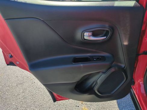 Used 2023 Jeep Renegade Trailhawk AWD/4WD image 27