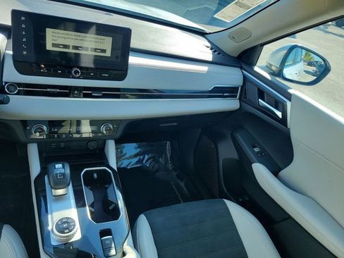 Used 2025 Mitsubishi Outlander SE image 19