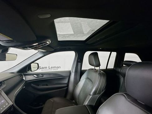 New 2025 Jeep Grand Cherokee Laredo image 21