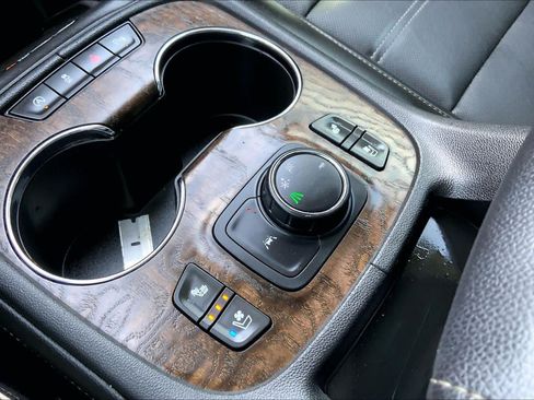 Used 2021 GMC Acadia Denali w/ Denali Technology Package FWD image 36