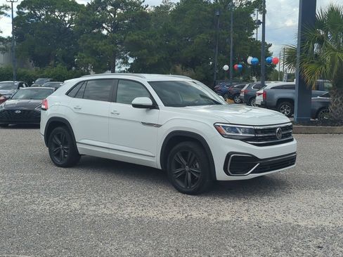 Certified 2021 Volkswagen Atlas Cross Sport SE FWD image 9