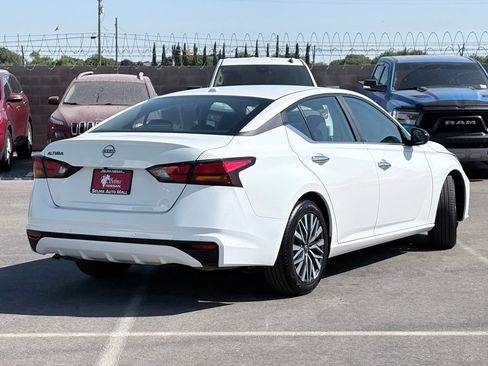 Used 2025 Nissan Altima 2.5 SV FWD image 5