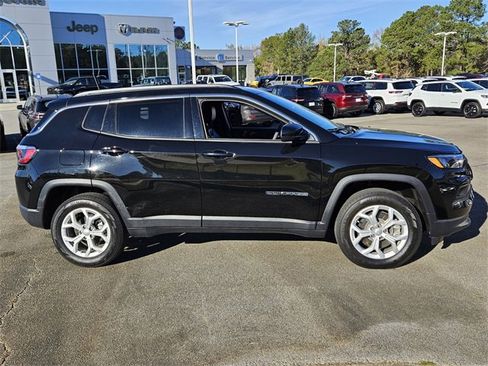 Used 2024 Jeep Compass Latitude w/ Sun and Sound Group image 13