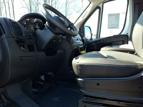 Used 2025 RAM ProMaster 3500 w/ Convenience Group image 11