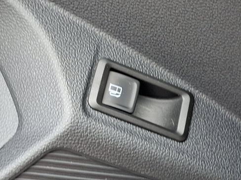 Used 2024 Volkswagen Taos SE image 25