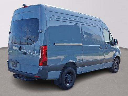 Used 2024 Mercedes-Benz Sprinter 2500 image 4