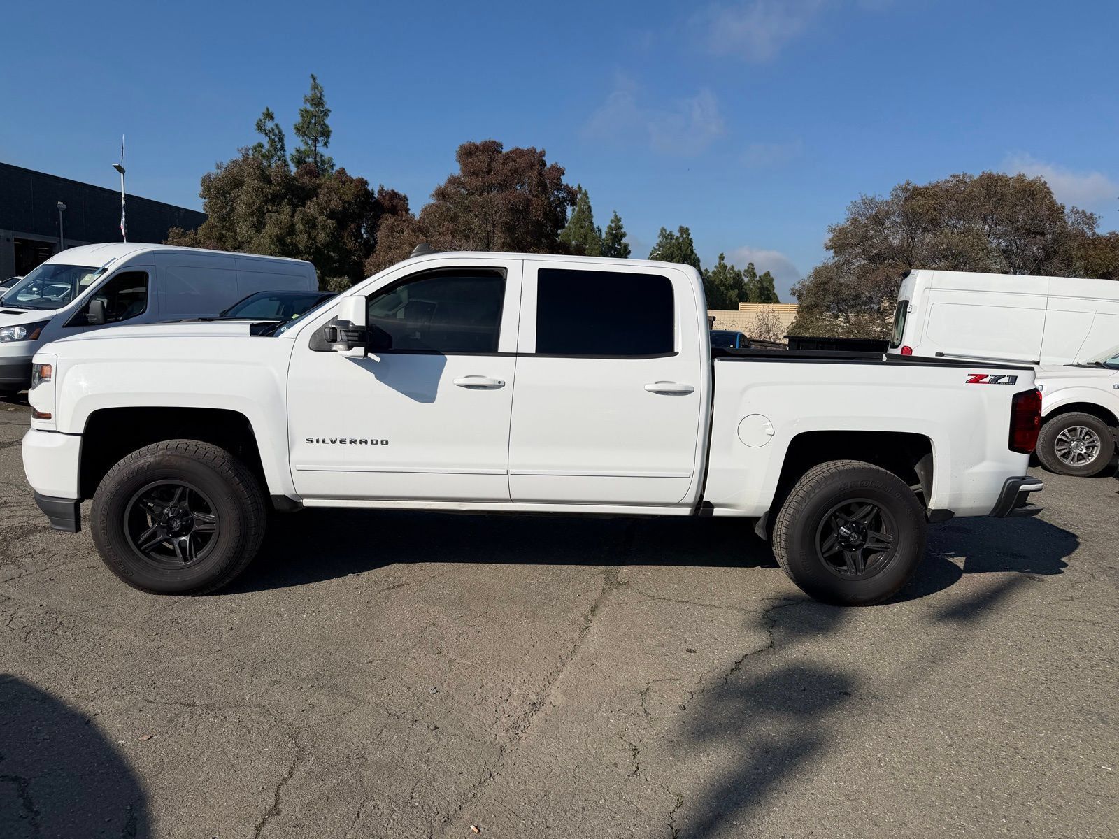 Used 2018 Chevrolet Silverado 1500 LT w/ All Star Edition AWD/4WD image 2
