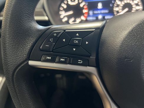 Used 2024 Nissan Altima 2.5 SV FWD image 10