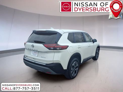 Used 2023 Nissan Rogue SV image 3
