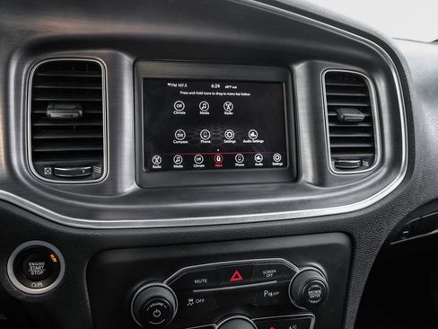 Used 2018 Dodge Charger SXT image 31