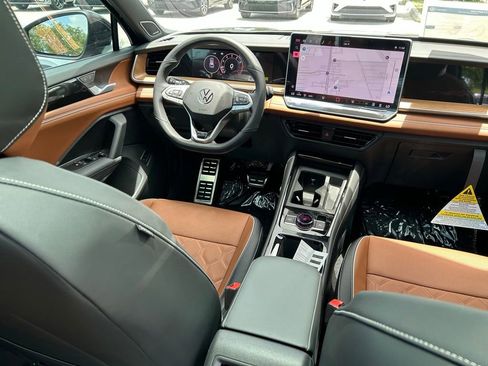 New 2026 Volkswagen Tiguan SEL R-Line AWD/4WD image 9