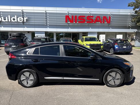 Used 2022 Hyundai Ioniq SE FWD image 8