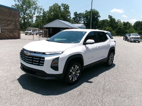 Used 2026 Chevrolet Equinox LT w/ Convenience Package II FWD image 7