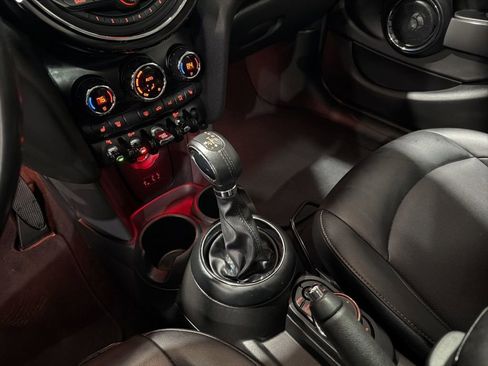 Used 2018 MINI Cooper 4-Door Hardtop image 21