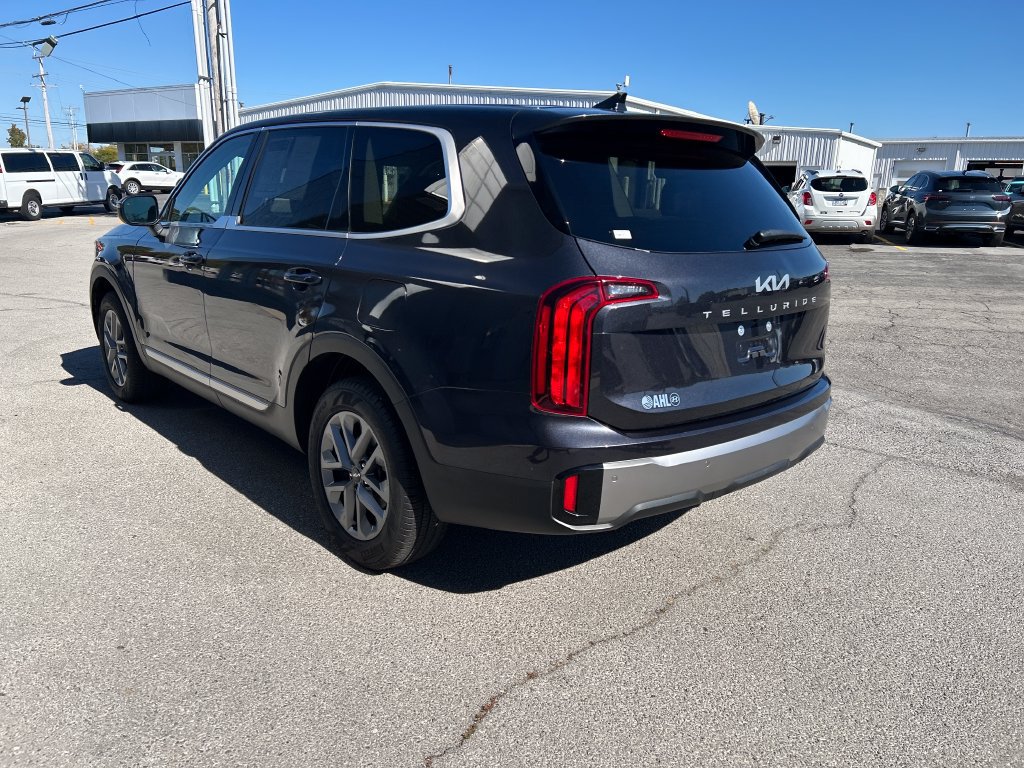 Used 2025 Kia Telluride LX FWD image 5