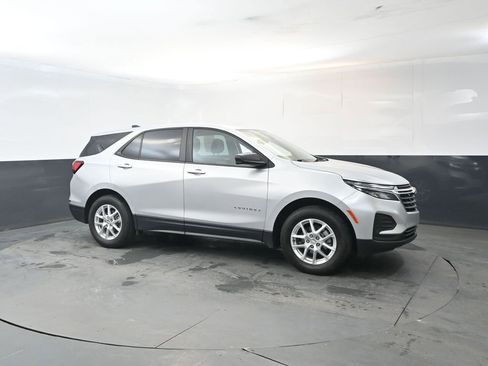 Used 2022 Chevrolet Equinox LS w/ LS Convenience Package AWD/4WD image 7