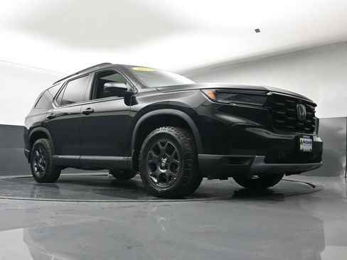 Used 2025 Honda Pilot TrailSport image 28