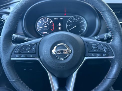 Used 2019 Nissan Kicks SR w/ SR Premium Package FWD image 21