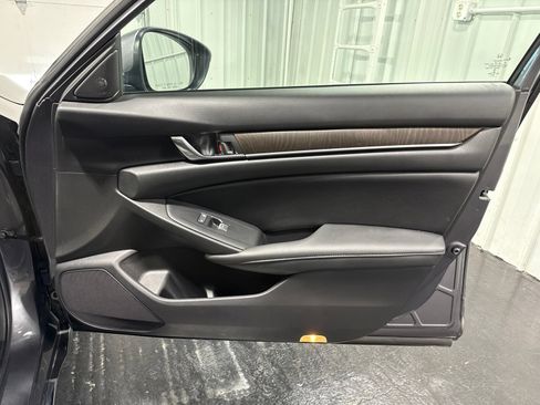 Used 2021 Honda Accord Touring image 12