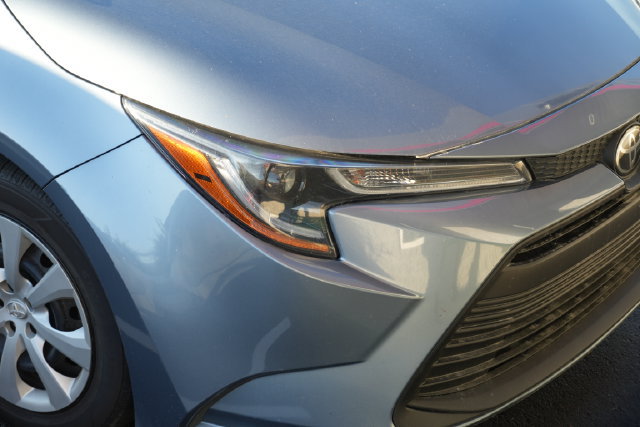 Used 2025 Toyota Corolla LE FWD image 4