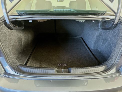 Used 2023 Volkswagen Jetta SE w/ Panoramic Sunroof Package FWD image 27