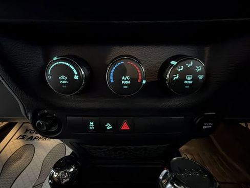 Used 2015 Jeep Wrangler Unlimited Sport w/ Quick Order Package 24S AWD/4WD image 17