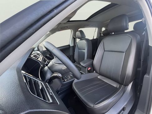 Used 2022 Volkswagen Tiguan SE w/ Panoramic Sunroof Package FWD image 5