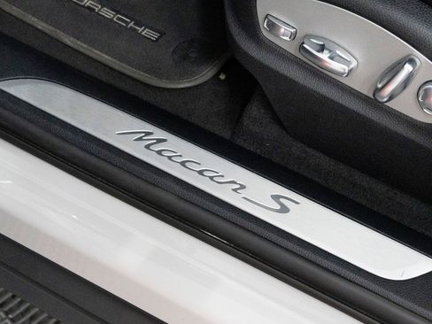 Certified 2023 Porsche Macan S AWD/4WD image 25